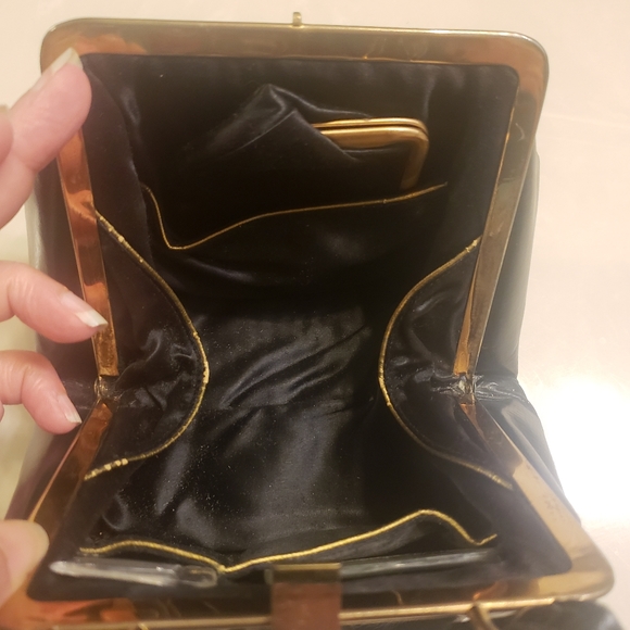 Vintage Black leather Lewis top handle bag with change purse, mirror and comb - Picture 12 of 16